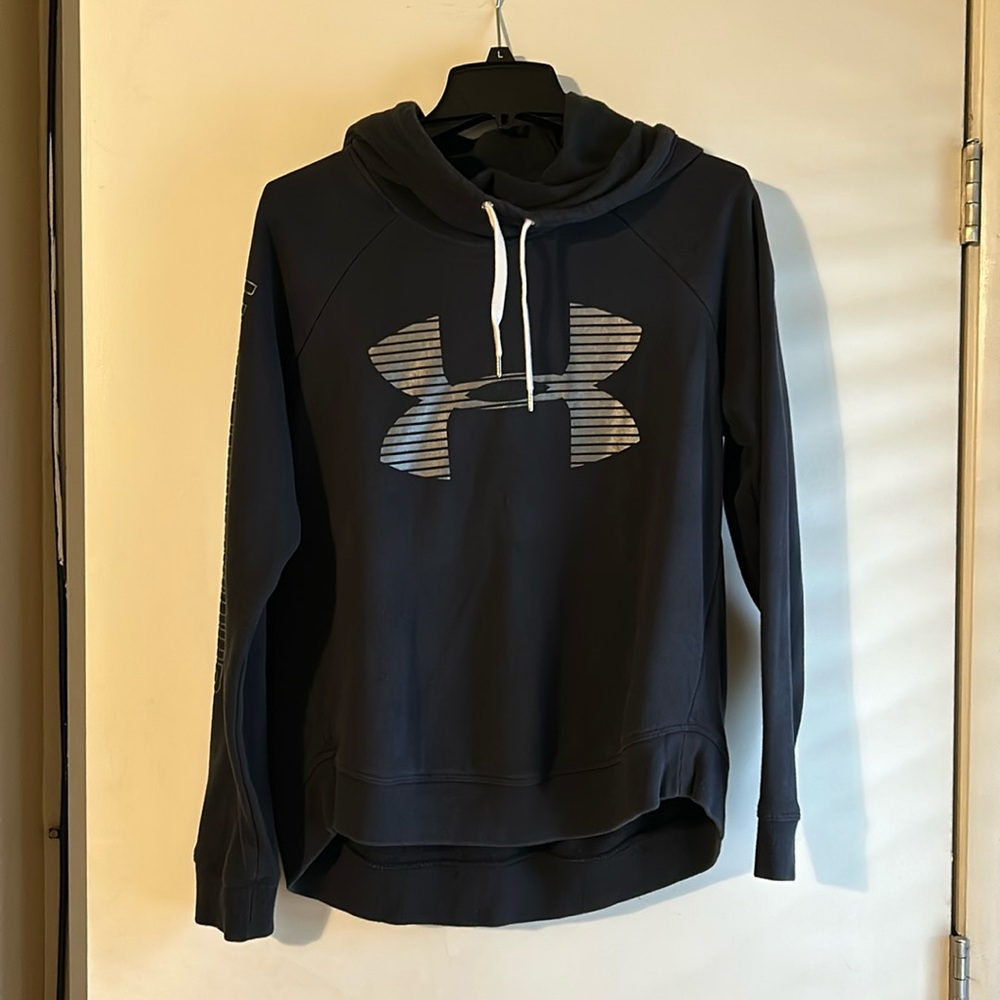 Under Armour black hoodie. Great condition. Size medium.